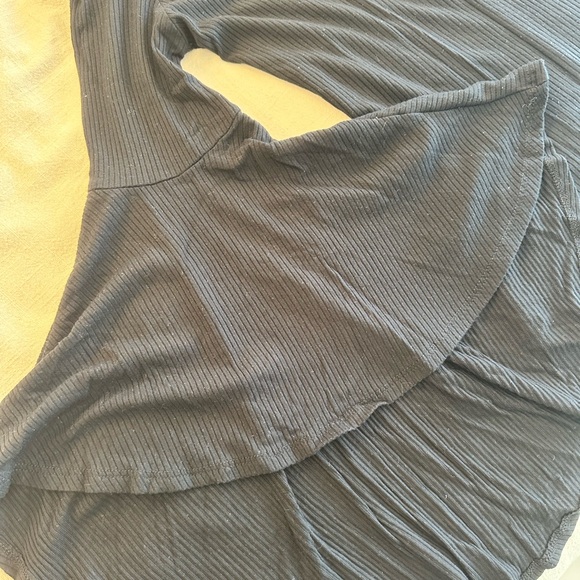 Off the Shoulder Bell Sleeve Onesie - Emma & Sam - L - Picture 3 of 4